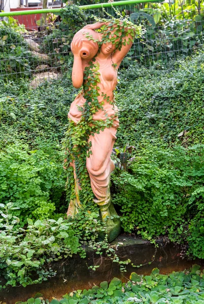 Kvinnan skulptur, Utopia Orchid Park — Stockfoto