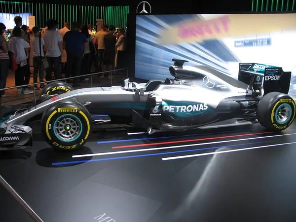 Carro de Fórmula 1. Mercedes AMG Petronas F1 Team. Moscow International Auto Show 2016 . — Fotografia de Stock