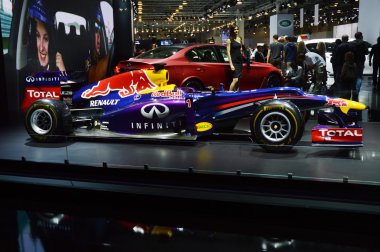 Kırmızı boğa. Moskova Uluslararası Otomobil Salon Şampiyonlar