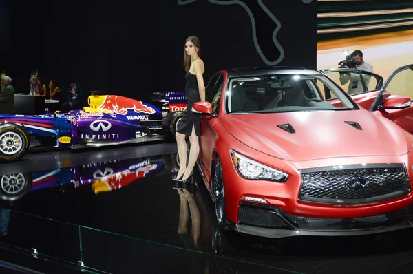 Luxe rode Infinity. Red Bull Moskou internationale Auto Salon — Stockfoto