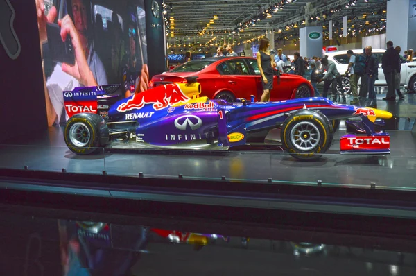 Red bull Vettel, Rikyardo Moscow International Automobile salong champions — Stockfoto