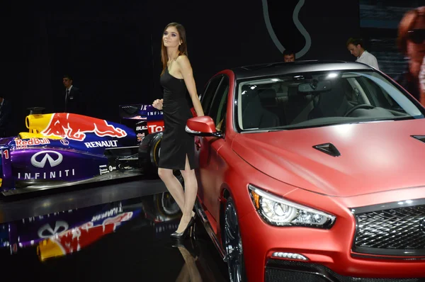 Infinito Rojo. Salón Internacional del Automóvil de Moscú Rusia — Foto de Stock