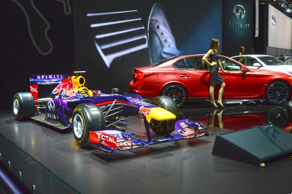 Moskva internationella bilsalong Infiniti. Red bull. Bilen F1. — Stockfoto