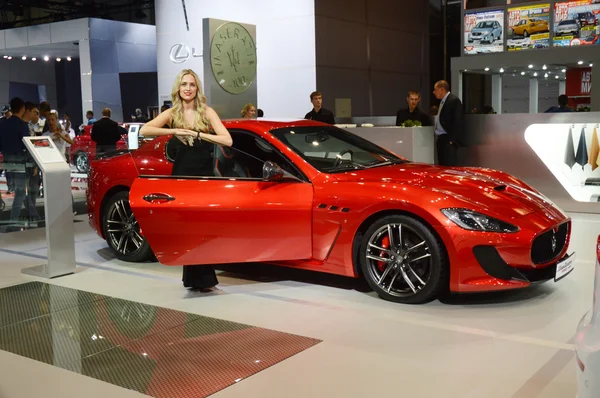 Kırmızı Maserati Moskova Uluslararası Otomobil Salon