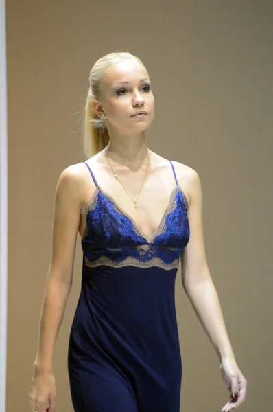 During the Show Lingrie Expo Moscow Autumn 5th International Exhibition of underwear, beachwear, home wear and hosiery Young blonde woman in dark blue negligee Close up — Stock Photo, Image