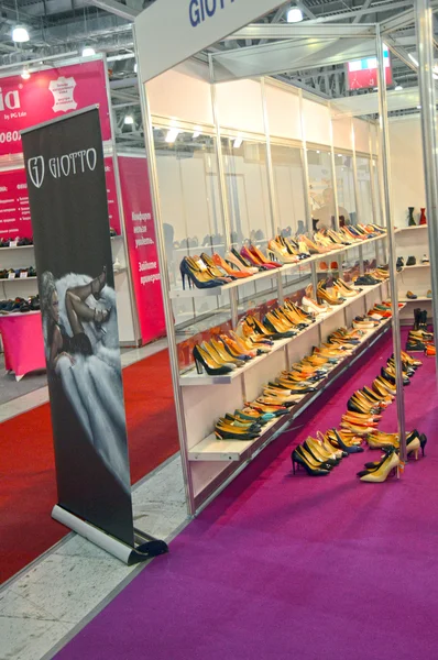 International specialized exhibition for footwear, bags and accessories Mos Shoes Moscow fashionable shoes — Stock Photo, Image