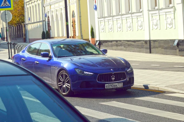 Maserati Blu Scuro Strada Mosca Sunny Day — Foto Stock