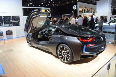 BMW i8 yükseltilmiş yukarı kapılı Moskova Uluslararası Otomobil Salon lüks premiere