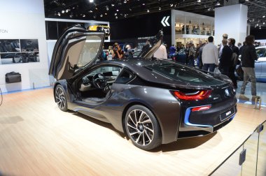 BMW i8 Parlatıcı Moskova Uluslararası Otomobil Salon