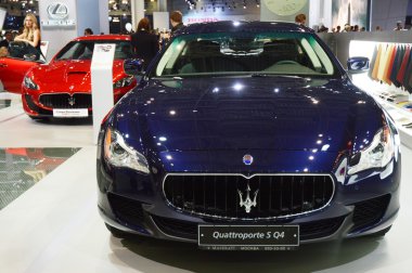 Maserati Quattroporte S Q4 koyu mavi metalik Moskova Uluslararası Otomobil Salon Rating
