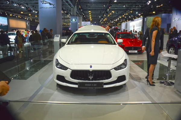 Maserati Chibli S Q4. Bílá barva. Moskevské Mezinárodní automobilový salón Premium — Stock fotografie