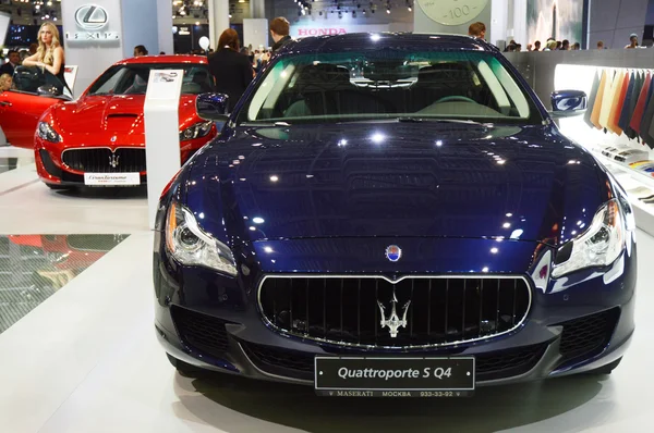 Maserati Quattroporte S Q4 Dark Blue Metalic Moscow International Automobile Salon Traffic — Stock Photo, Image