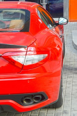 Kırmızı lüks spor otomobil lamba, dikiz aynası