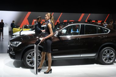 BMW X 4 xdrive35d. Broun renk. Lüks Moskova Uluslararası Otomobil Salon