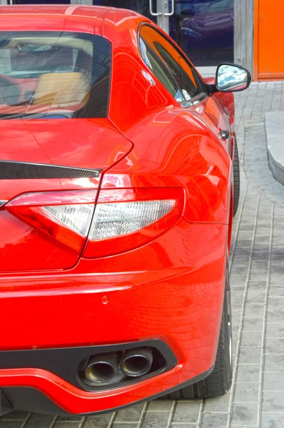 Lámpara de coche deportivo de lujo rojo, espejo retrovisor —  Fotos de Stock