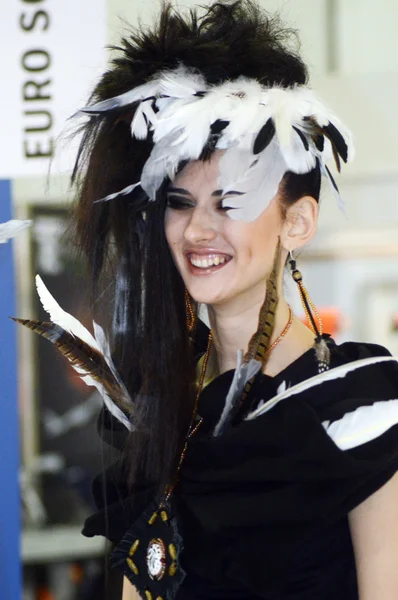 Intercharme XXI Exposição Internacional de Perfumaria e Cosméticos Jovem com cabelo glamouroso Sorriso — Fotografia de Stock