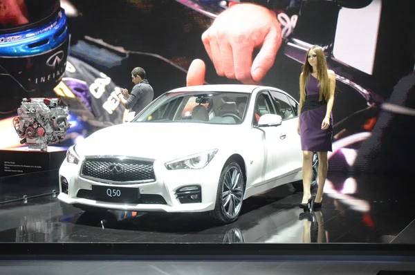 Witte Infiniti Moskou internationale Auto Salon — Stockfoto