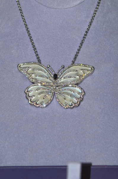 Pendentif Forme Papillon Avec Des Pierres Précieuses Aesthete Jewelry House — Photo