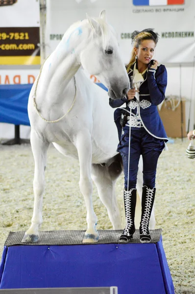 Ridding Hall Beautifully Desire Woman Fantino Abito Blu Scuro Vicino — Foto Stock