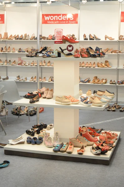 Salon international spécialisé pour chaussures, sacs et accessoires Mos Shoes Chaussures Femme — Photo