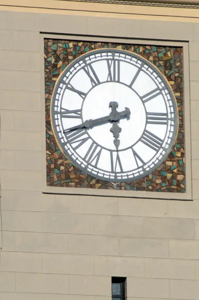 The dial, large arrow, small arrow Hours at the Kiev railway station — Stock Photo, Image