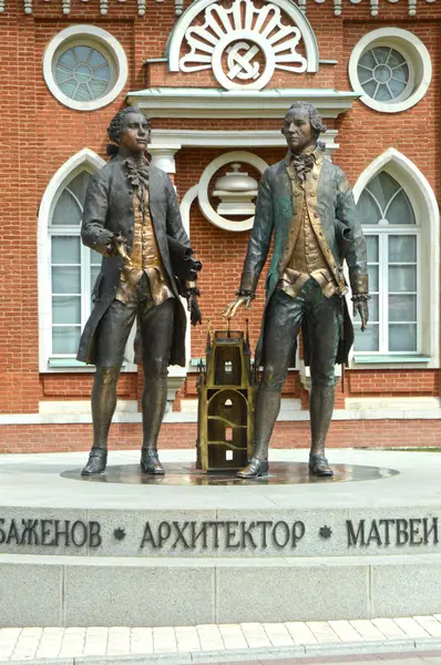 O Monumento aos arquitetos russos Bazhenov e Kazakov O Verão de Moscou Tsaritsyno — Fotografia de Stock
