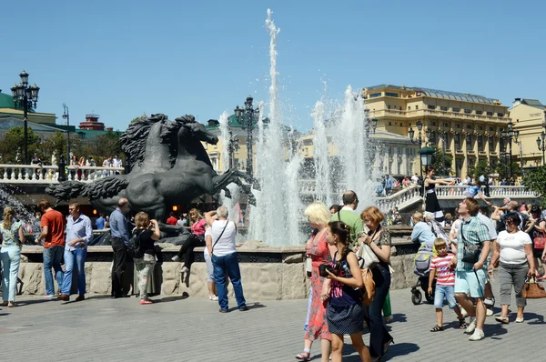 Questrian statue Fountain at Theater Square Summer day July — Stock Photo, Image