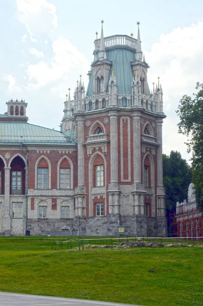 Rohové věže osm rohu věže The Tsaritsyno července — Stock fotografie