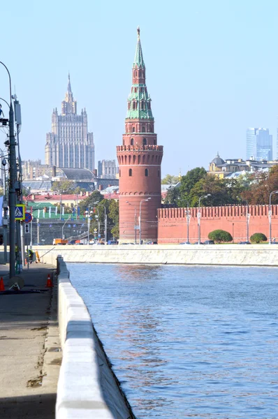 Moscow Kremlin Kremlin Tower Moscow River Reflection Sunny Day — Stock Photo, Image