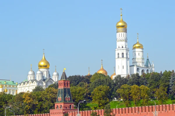 Московский Кремль Ансамбль Кремлевских Колоколов Солнечный День Солнце Голубое Небо — стоковое фото