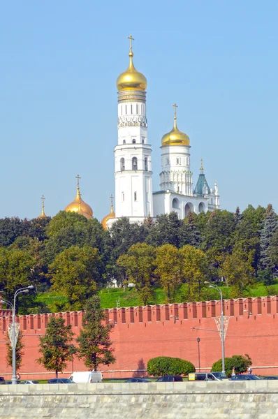 Moskevský Kreml ensemble Kreml bell towers slunečného dne — Stock fotografie