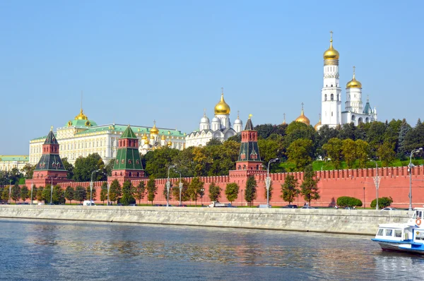 Kreml Moskwa Moskwa rzeki Kremla ściany Raushskaya nasyp — Zdjęcie stockowe