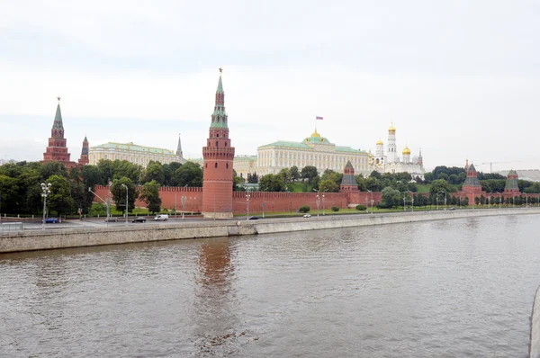 Kremlin Moskova Moskova Nehri yaz günü Haziran yağmurlu bir gün