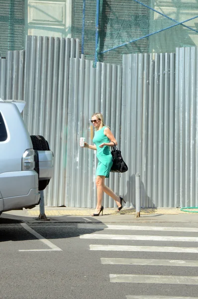 Moscow Street Summer Girl Glass Coffee — Stock Photo, Image