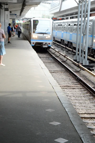 Arrival fast train Subway Metro station Moscow Summer day — Stock Photo, Image