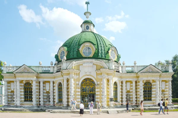 Le palais et le parc ensemble Kuskovo graphiques Sheremetevs XVIII-XIX siècles Grotte 1756-1761 architecte Argunov Chaleur — Photo