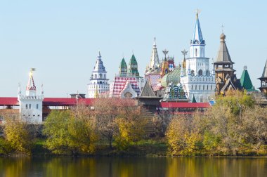 Kremlin Izmailovo Nehri altın sonbahar güneşli gün güneş ışığı
