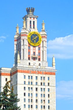 Ağustos sıcaklık güneş ışığı anıt serçe Mikhail Lomonosov Hills bina Lomonosov Moskova Devlet Üniversitesi