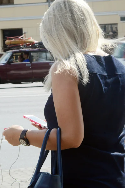 Moskou straten zomerdag Just van nieuwe Arbat Blonde — Stockfoto