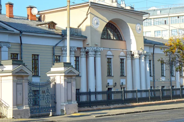 Moskva sídlo Lobanov-Rostov na řeznická ulice — Stock fotografie