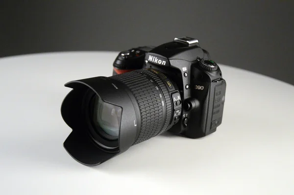 Fotoğraf Makinesi Nikon D90 Beyaz Arka Plan Üzerinde — Stok fotoğraf