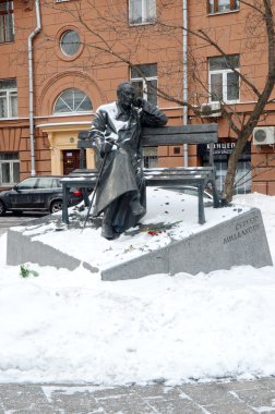 Sergei Mikhalkov'un Alexander Rukavishnikov anıt