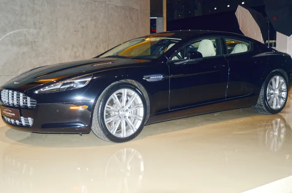 Aston Martin auto v showroomu — Stock fotografie