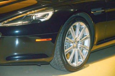 Aston Martin araba showroom