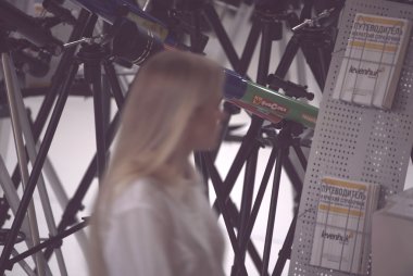 Fotoğraf Expo-2015. Moskova katılımcı ve ziyaretçi ve kızlar promo modelleri