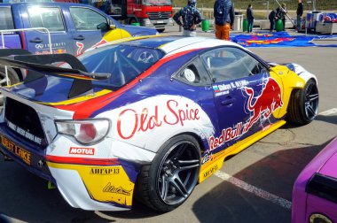 Yarış araba Moskova Nikita Shikova ünlü serseri ve onun roket boğa 86 Tuning Show 2015 Rus Drift serisi