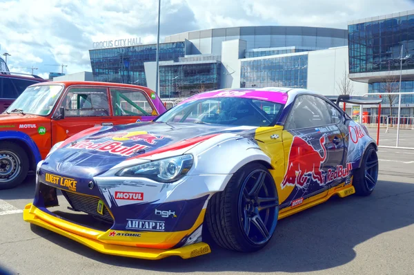 Rennwagen Moskau Nikita Shikova berühmten Drifter und seine Rakete Bulle 86 Tuning-Show 2015 russische Drift-Serie — Stockfoto