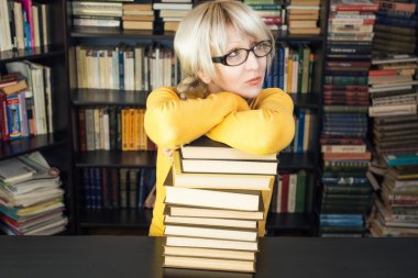 Bir kız öğrencinin portresi.