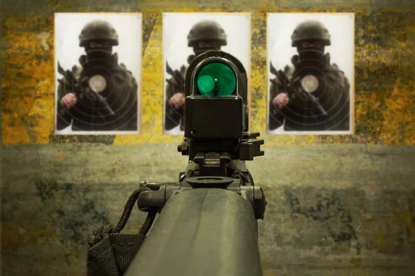 Gevär med red dot sight — Stockfoto