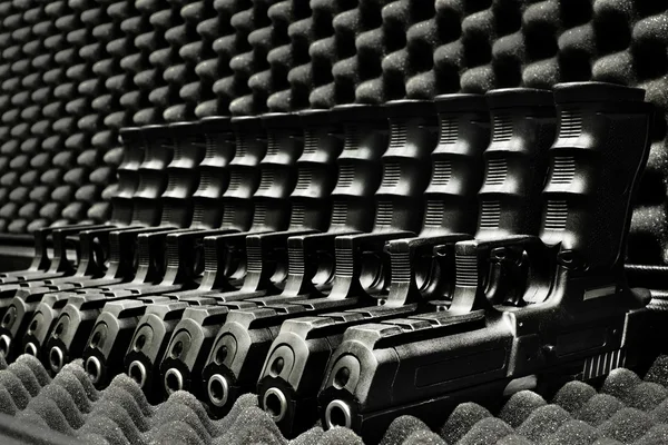 Pistolas en una fila —  Fotos de Stock